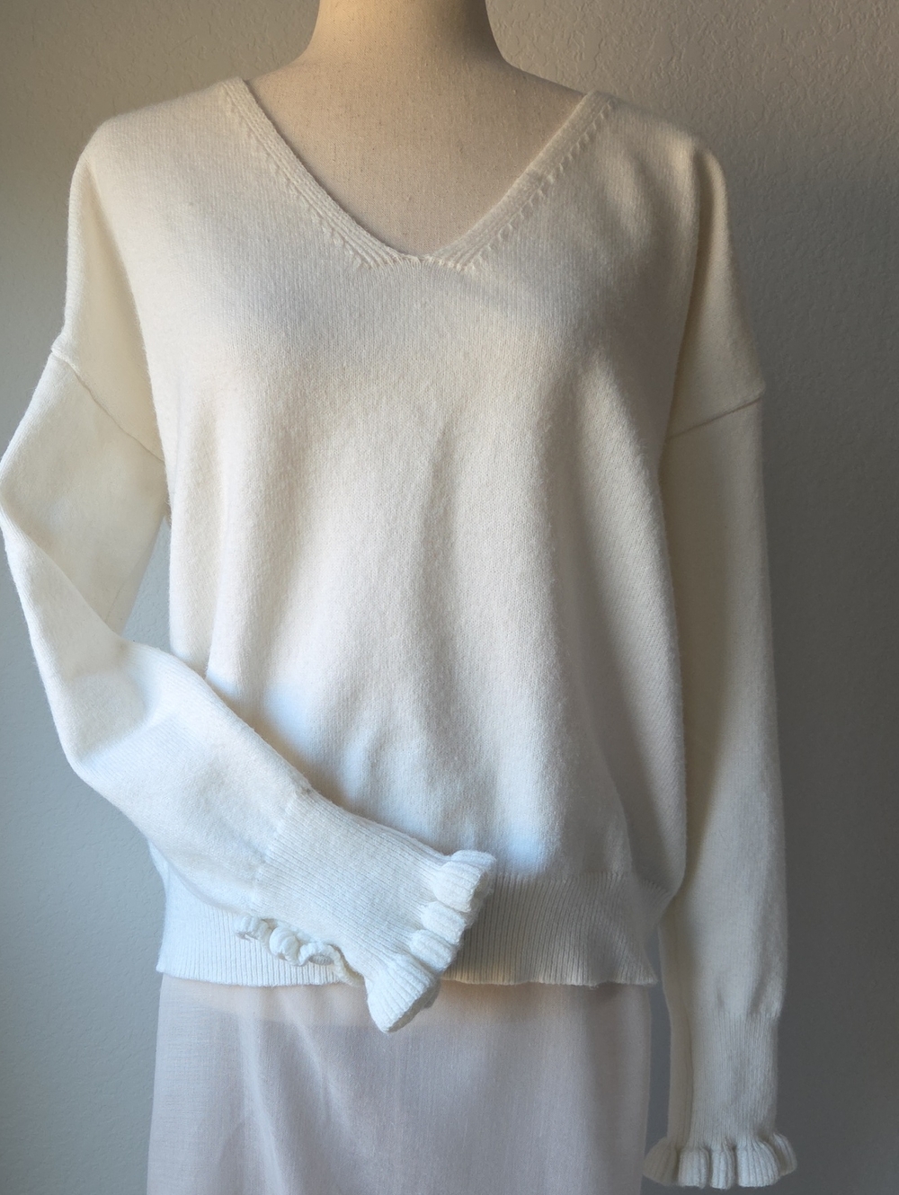Classic V-Neck Women’s Sweater Cream Ruffle Cuff Long Sleeve Feminine Cute Sz L